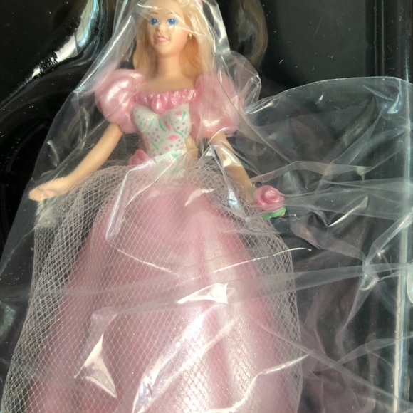 Hallmark Keepsake 1996 Barbie Easter Ornament - Picture 11 of 16